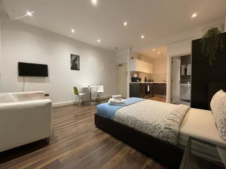 London Borough of Hackney, London에 위치한 Building Curtain Road - grove-heights-shoreditch - 1516281 유닛의 세련된 인테리어가 돋보이는 거실 London Borough of Hackney, London에 위치한 Building Curtain Road - grove-heights-shoreditch - 1516281 유닛의 세련된 인테리어가 돋보이는 거실