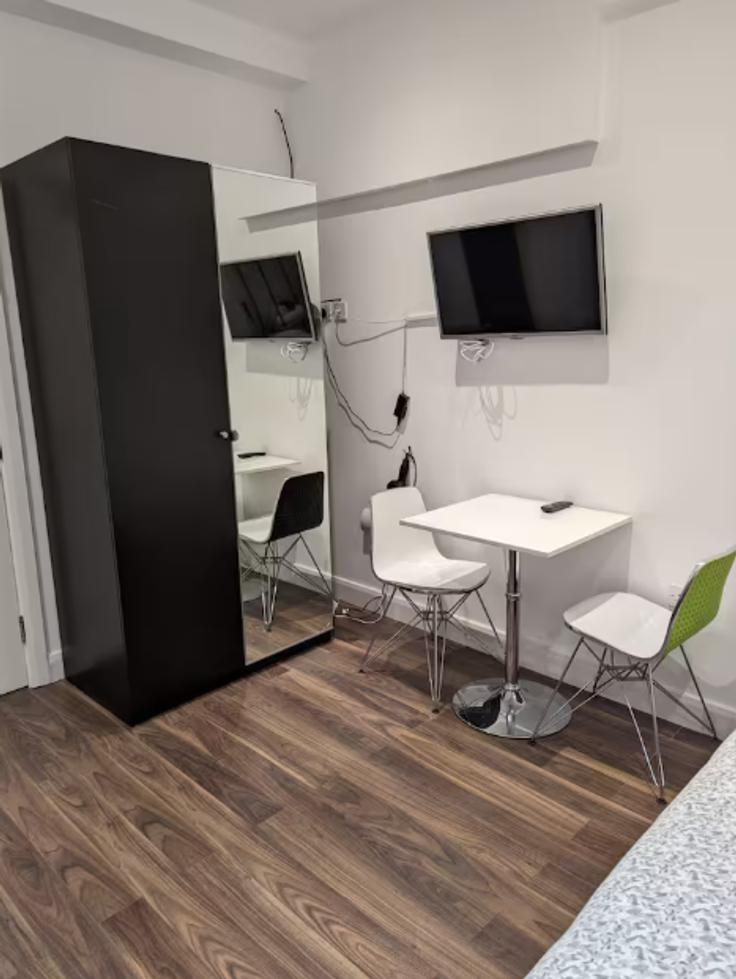 Elegante sala de estar con mobiliario moderno en un apartamento en Building Curtain Road - grove-heights-shoreditch - 1516286 en London Borough of Hackney, London
