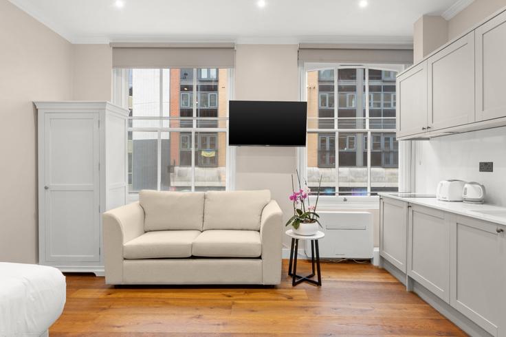 London Borough of Hackney, London에 위치한 Building Curtain Road - grove-heights-shoreditch - 1516294 유닛의 세련된 인테리어가 돋보이는 거실