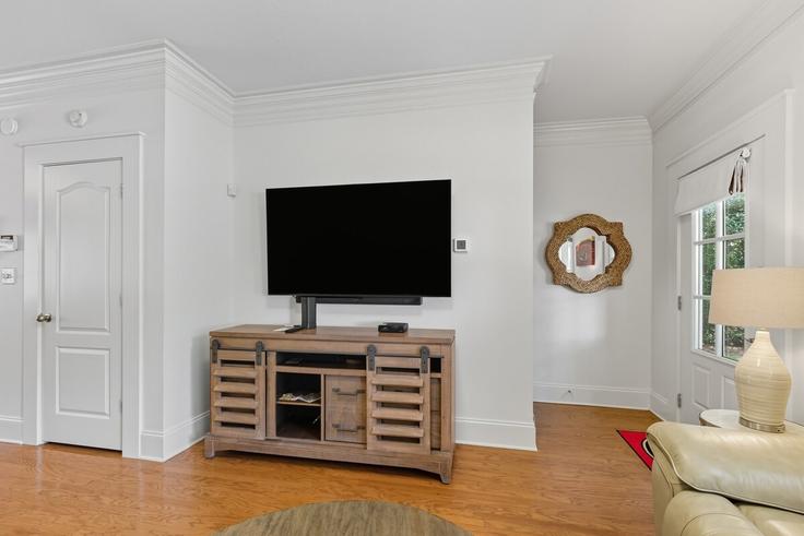 Athens, Athens에 위치한 Building Dearing Street - guest-haus-company - 1586507 유닛의 세련된 인테리어가 돋보이는 거실 Athens, Athens에 위치한 Building Dearing Street - guest-haus-company - 1586507 유닛의 세련된 인테리어가 돋보이는 거실