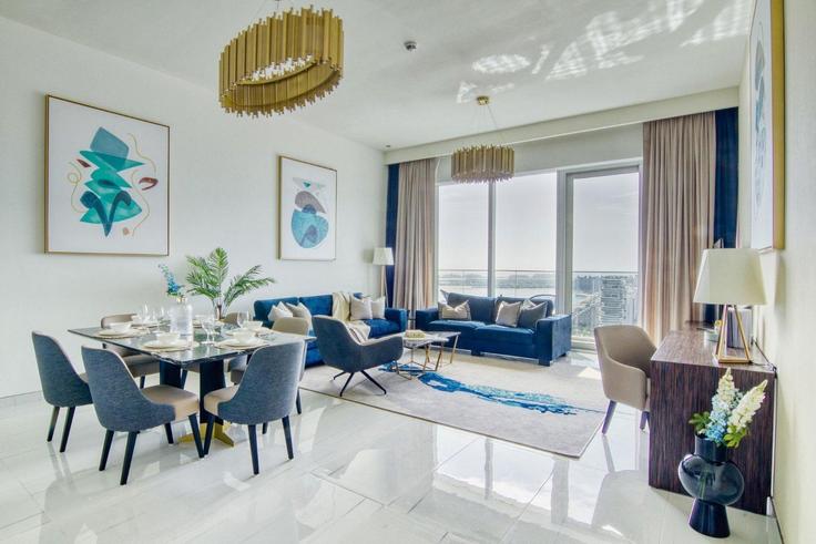 Elegant gestaltetes Wohnzimmer mit moderner Einrichtung in einer Wohnung im Building Al Bourooj Street - guestready-dxb - 1386945 in Dubai Marina, Dubai