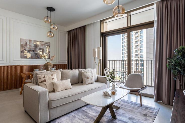 Al Kheeran First, Dubai에 위치한 Building Tariaq Bedon Esm - guestready-dxb - 1502284 유닛의 세련된 인테리어가 돋보이는 거실