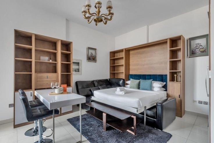 Elegant gestaltetes Wohnzimmer mit moderner Einrichtung in einer Wohnung im Building Al Asayel Street - guestready-dxb - 1502268 in Jebel Ali Village, Dubai Elegant gestaltetes Wohnzimmer mit moderner Einrichtung in einer Wohnung im Building Al Asayel Street - guestready-dxb - 1502268 in Jebel Ali Village, Dubai