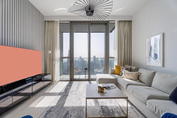Salle de séjour élégante avec mobilier moderne dans un appartement à Building Tariaq Bedon Esm - guestready-dxb - 1497171 à Za'abeel, Dubai
