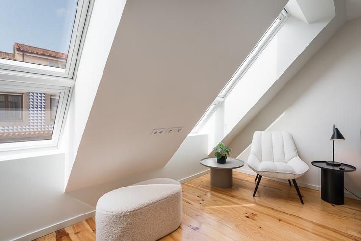 União das freguesias de Cedofeita, Santo Ildefonso, Sé, Miragaia, São Nicolau e Vitória, Porto에 위치한 Building Rua de Aníbal Cunha no 8, 4050-609 Porto, Portugal - guestready-pt - 1600043 유닛의 세련된 인테리어가 돋보이는 거실 União das freguesias de Cedofeita, Santo Ildefonso, Sé, Miragaia, São Nicolau e Vitória, Porto에 위치한 Building Rua de Aníbal Cunha no 8, 4050-609 Porto, Portugal - guestready-pt - 1600043 유닛의 세련된 인테리어가 돋보이는 거실