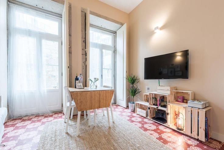 Salle de séjour élégante avec mobilier moderne dans un appartement à Building Rua Formosa - guestready-pt - 1371876 à União das freguesias de Cedofeita, Santo Ildefonso, Sé, Miragaia, São Nicolau e Vitória, Porto Salle de séjour élégante avec mobilier moderne dans un appartement à Building Rua Formosa - guestready-pt - 1371876 à União das freguesias de Cedofeita, Santo Ildefonso, Sé, Miragaia, São Nicolau e Vitória, Porto