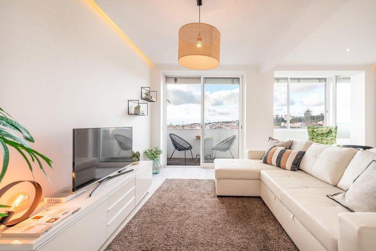 Sala de estar elegantemente projetada com móveis modernos em um apartamento no Building Travessa das Florindas - guestready-pt - 1371852 em Ajuda, Lisbon Sala de estar elegantemente projetada com móveis modernos em um apartamento no Building Travessa das Florindas - guestready-pt - 1371852 em Ajuda, Lisbon