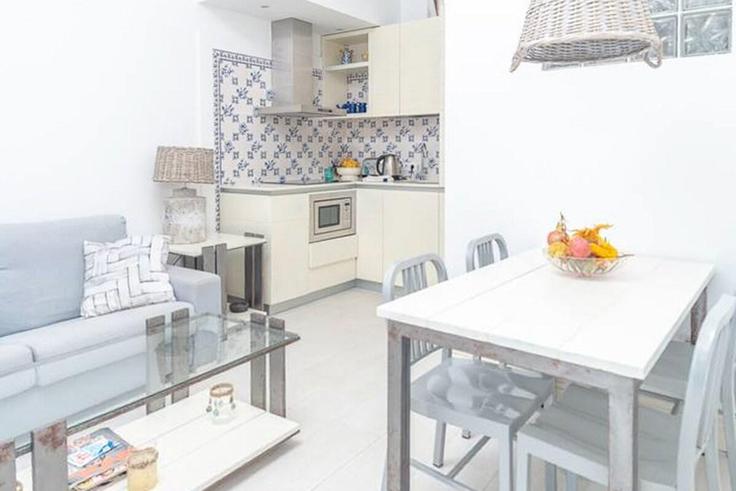 Sala de estar elegantemente projetada com móveis modernos em um apartamento no Building Rua de Fábrica - guestready-pt - 1510399 em Vila Nova de Cacela, Vila Nova de Cacela Sala de estar elegantemente projetada com móveis modernos em um apartamento no Building Rua de Fábrica - guestready-pt - 1510399 em Vila Nova de Cacela, Vila Nova de Cacela
