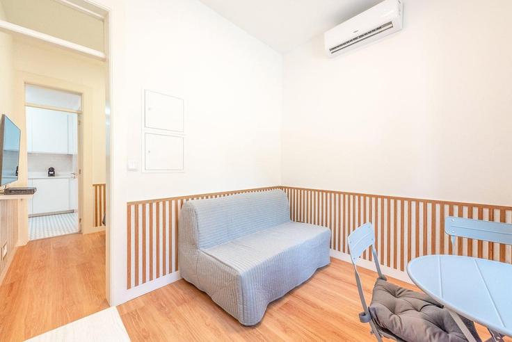 Ajuda, Lisbon 소재 Building Rua do Jardim Botânico - guestready-pt - 1371847 유닛에 마련된, 현대적인 가구로 꾸며진 우아한 디자인의 거실