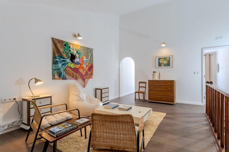 Building Rua do Dr.Guilherme Poças - guestready-pt - 1386827 adresindeki bir dairede modern mobilyalarla zarif bir şekilde tasarlanmış oturma odası São Sebastião, Ponta Delgada Building Rua do Dr.Guilherme Poças - guestready-pt - 1386827 adresindeki bir dairede modern mobilyalarla zarif bir şekilde tasarlanmış oturma odası São Sebastião, Ponta Delgada