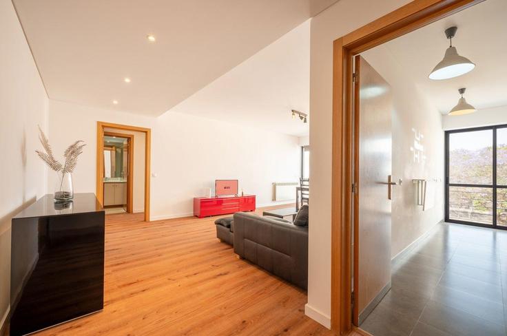 Lisbon Parque das NaçõesのBuilding Rua das Galés - guestready-pt - 1374620のアパートメントにある、モダンな家具を備えたエレガントなデザインのリビングルーム Lisbon Parque das NaçõesのBuilding Rua das Galés - guestready-pt - 1374620のアパートメントにある、モダンな家具を備えたエレガントなデザインのリビングルーム