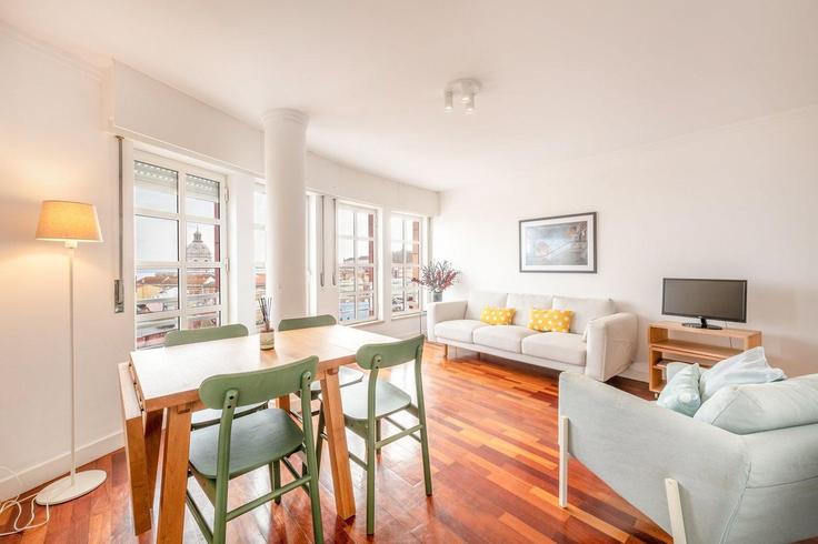 São Vicente, Lisbon 소재 Building Rua da Bela Vista à Graça - guestready-pt - 1371867 유닛에 마련된, 현대적인 가구로 꾸며진 우아한 디자인의 거실