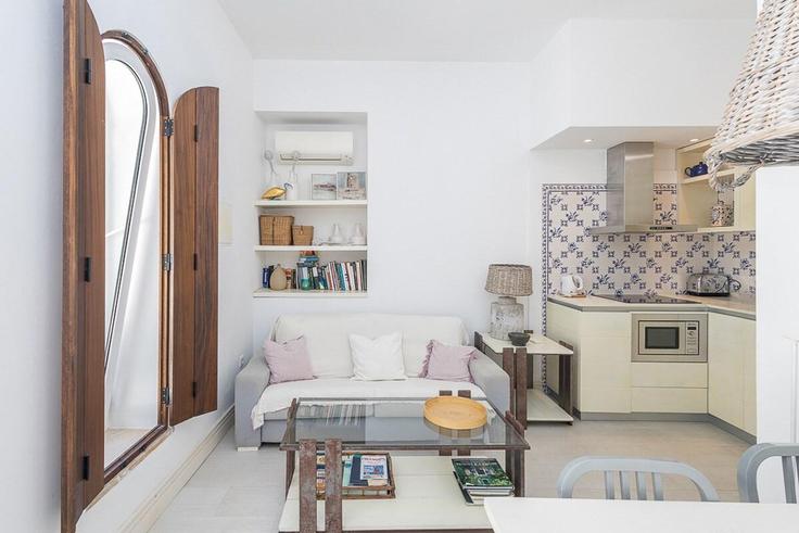 Elegant gestaltetes Wohnzimmer mit moderner Einrichtung in einer Wohnung im Building Rua de Fábrica - guestready-pt - 1510399 in Vila Nova de Cacela, Vila Nova de Cacela