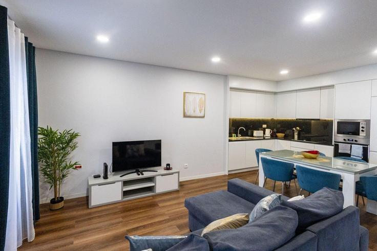 Building 2ª Rua de Santa Clara - guestready-pt - 1386794 adresindeki bir dairede modern mobilyalarla zarif bir şekilde tasarlanmış oturma odası Santa Clara, Ponta Delgada Building 2ª Rua de Santa Clara - guestready-pt - 1386794 adresindeki bir dairede modern mobilyalarla zarif bir şekilde tasarlanmış oturma odası Santa Clara, Ponta Delgada