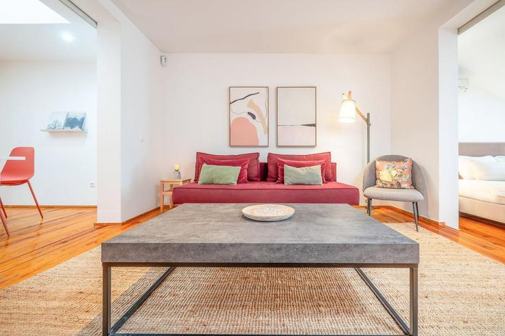 Misericórdia, Lisbon 소재 Building Travessa do Corpo Santo - guestready-pt - 1371868 유닛에 마련된, 현대적인 가구로 꾸며진 우아한 디자인의 거실 Misericórdia, Lisbon 소재 Building Travessa do Corpo Santo - guestready-pt - 1371868 유닛에 마련된, 현대적인 가구로 꾸며진 우아한 디자인의 거실