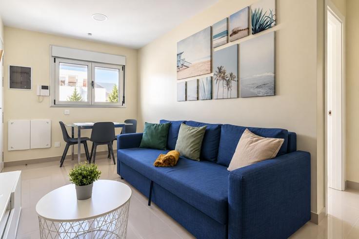 Salle de séjour élégante avec mobilier moderne dans un appartement à Building Calle Secretario Padilla - guestready-sp - 1509993 à Las Palmas de Gran Canaria, Las Palmas de Gran Canaria
