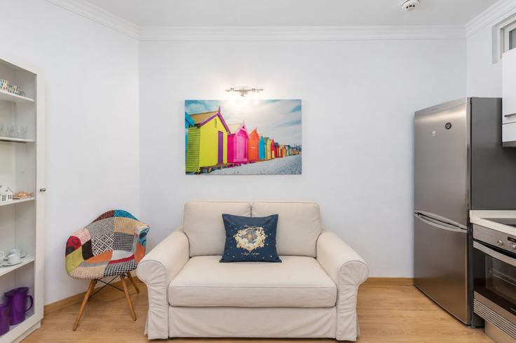 Salle de séjour élégante avec mobilier moderne dans un appartement à Building Calle Salvador Cuyas - guestready-sp - 1509975 à Las Palmas de Gran Canaria, Las Palmas de Gran Canaria