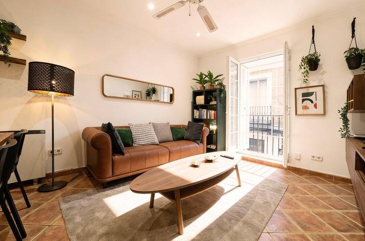 Madrid CentroのBuilding Calle del Oso - guestready-sp - 1510060のアパートメントにある、モダンな家具を備えたエレガントなデザインのリビングルーム