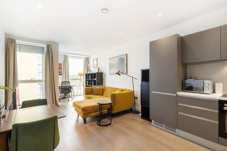 Sala de estar elegantemente projetada com móveis modernos em um apartamento no Building Banister Road - guestready-uk - 1578234 em London Borough of Brent, London Sala de estar elegantemente projetada com móveis modernos em um apartamento no Building Banister Road - guestready-uk - 1578234 em London Borough of Brent, London