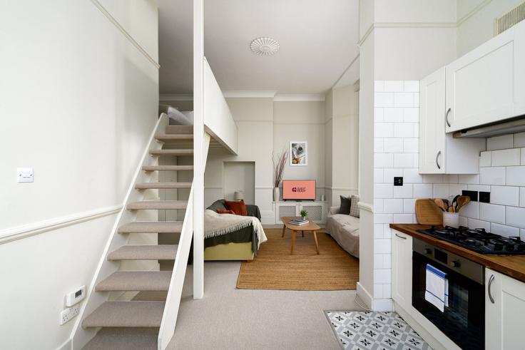 Salle de séjour élégante avec mobilier moderne dans un appartement à Building Devonshire Gardens - guestready-uk - 1334497 à London Borough of Hounslow, London