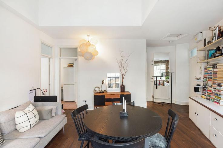 London Borough of Hackney, London에 위치한 Building Colvestone Crescent - guestready-uk - 1540561 유닛의 세련된 인테리어가 돋보이는 거실