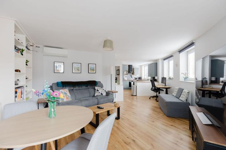 Salle de séjour élégante avec mobilier moderne dans un appartement à Building 53 Britton Street, London EC1M 5UQ, UK - guestready-uk - 1598633 à London Borough of Islington, London Salle de séjour élégante avec mobilier moderne dans un appartement à Building 53 Britton Street, London EC1M 5UQ, UK - guestready-uk - 1598633 à London Borough of Islington, London