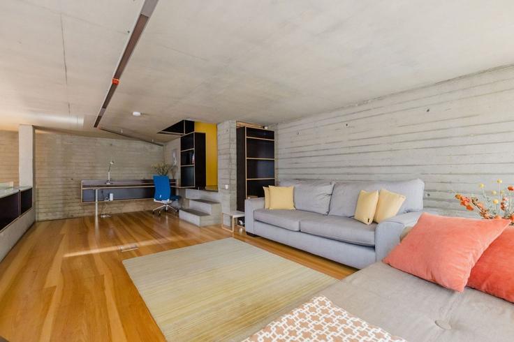 Elegant gestaltetes Wohnzimmer mit moderner Einrichtung in einer Wohnung im Building Hercules Road - guestready-uk - 1573007 in London Borough of Lambeth, London