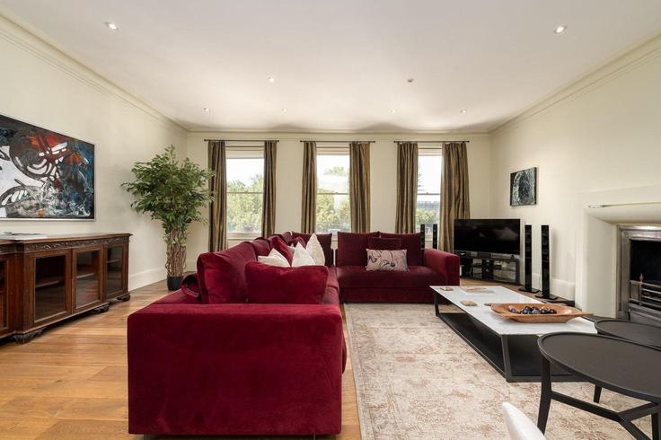 London Royal Borough of Kensington and ChelseaのBuilding Airlie Gardens - guestready-uk - 1334520のアパートメントにある、モダンな家具を備えたエレガントなデザインのリビングルーム