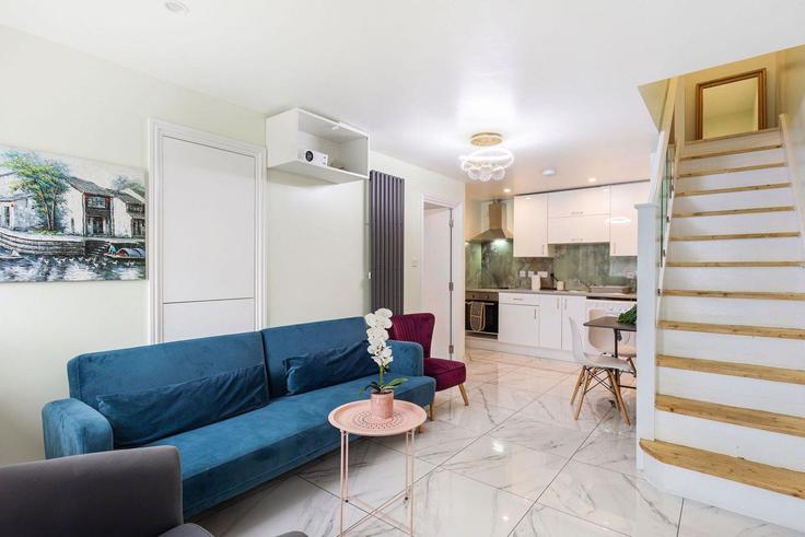London Borough of Tower Hamlets, London에 위치한 Building Joshua Street - guestready-uk - 1303147 - LON 아파트의 세련된 인테리어가 돋보이는 거실 London Borough of Tower Hamlets, London에 위치한 Building Joshua Street - guestready-uk - 1303147 - LON 아파트의 세련된 인테리어가 돋보이는 거실