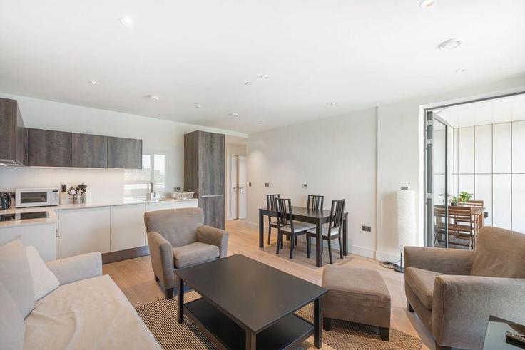 Elegant gestaltetes Wohnzimmer mit moderner Einrichtung in einer Wohnung im Building Lockington Road - guestready-uk - 1303161 - LON in London Borough of Wandsworth, London