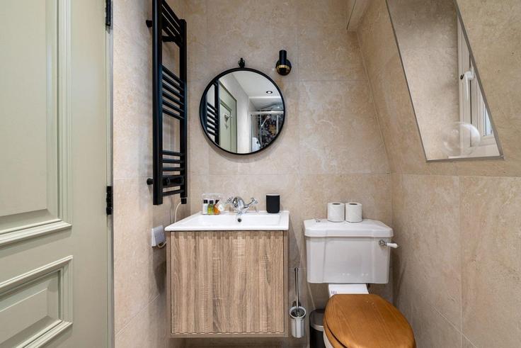 London Borough of Camden, London의 Building Chalton Street - guestready-uk - 1334509에 위치한 세련되고 감각적으로 디자인된 욕실 London Borough of Camden, London의 Building Chalton Street - guestready-uk - 1334509에 위치한 세련되고 감각적으로 디자인된 욕실