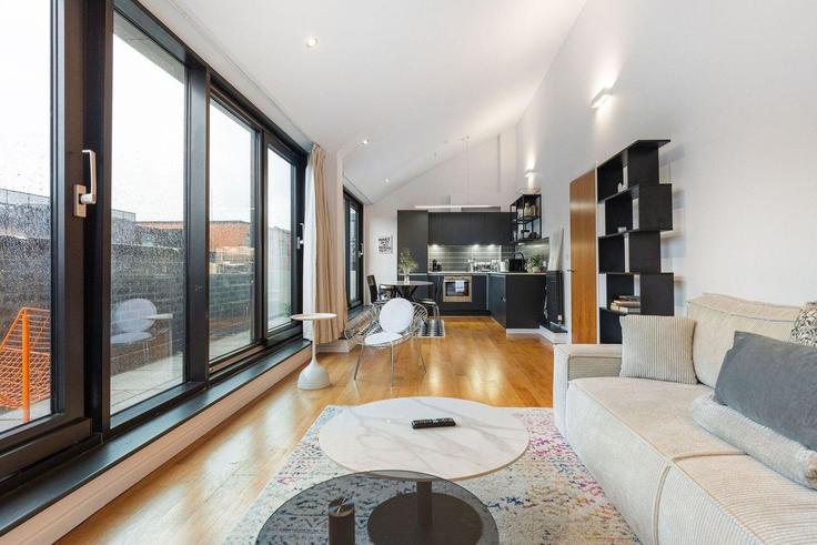 Salle de séjour élégante avec mobilier moderne dans un appartement à Building Westland Place - guestready-uk - 1366414 à London Borough of Hackney, London