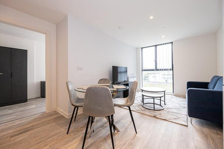 Elegante sala de estar con mobiliario moderno en un apartamento en Building Bevington Bush - guestready-uk - 1311636 - LON en Liverpool, Liverpool