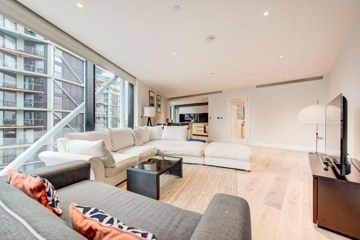 London Borough of Wandsworth, London에 위치한 Building 1 RiverLight Quay - guestready-uk - 1311598 - LON 아파트의 세련된 인테리어가 돋보이는 거실 London Borough of Wandsworth, London에 위치한 Building 1 RiverLight Quay - guestready-uk - 1311598 - LON 아파트의 세련된 인테리어가 돋보이는 거실