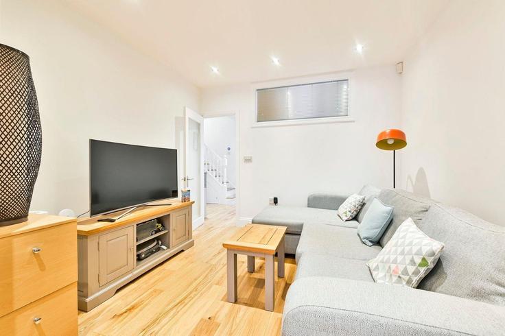 London Borough of Ealing, London에 위치한 Building Fairlawn Avenue - guestready-uk - 1311559 - LON 아파트의 세련된 인테리어가 돋보이는 거실
