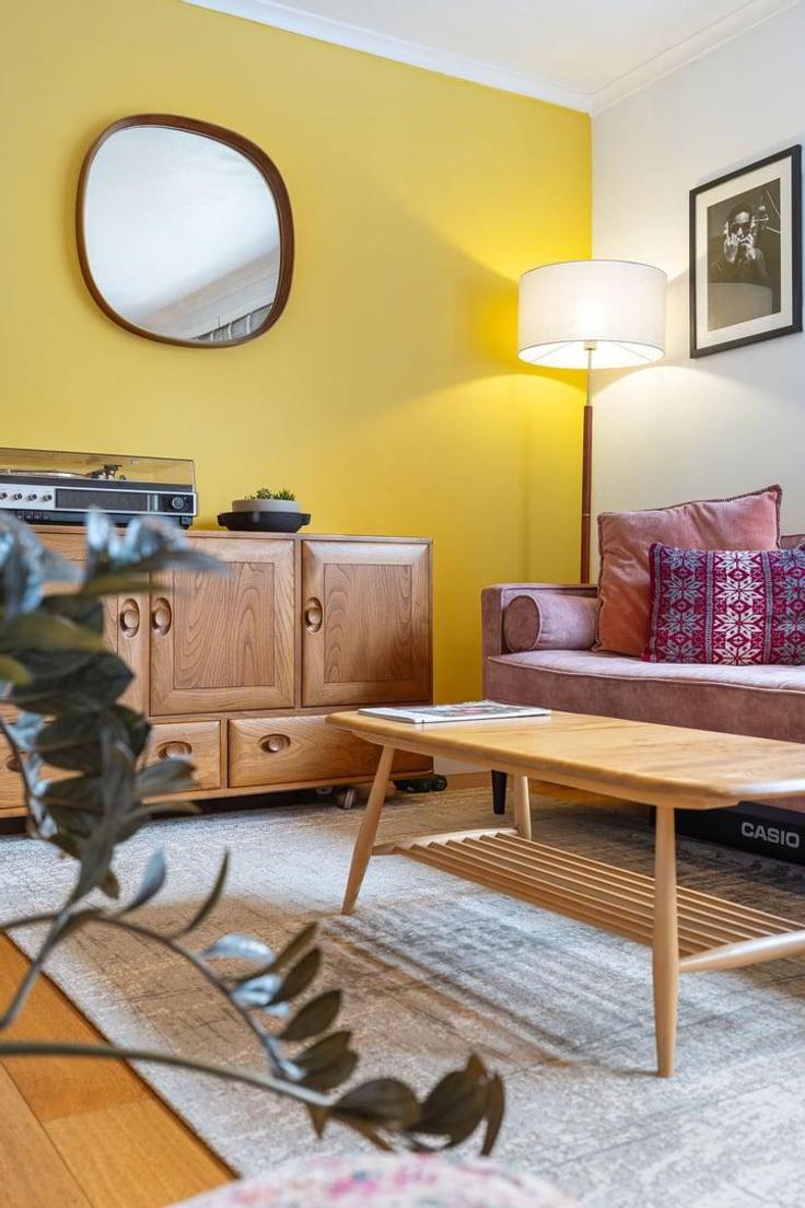 Elegante sala de estar con mobiliario moderno en un apartamento en Building Kerrison Road - guestready-uk - 1497074 en London Borough of Newham, London