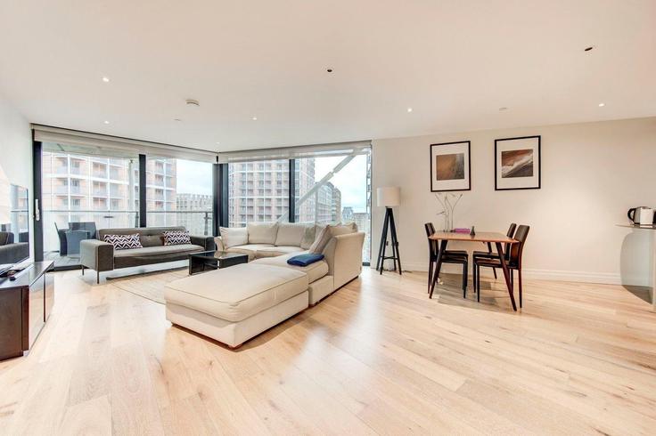 Elegant gestaltetes Wohnzimmer mit moderner Einrichtung in einer Wohnung im Building 1 RiverLight Quay - guestready-uk - 1311598 - LON in London Borough of Wandsworth, London Elegant gestaltetes Wohnzimmer mit moderner Einrichtung in einer Wohnung im Building 1 RiverLight Quay - guestready-uk - 1311598 - LON in London Borough of Wandsworth, London