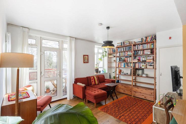 London London Borough of SouthwarkのBuilding 11 Birdsall House - guestready-uk - 1438319のアパートメントにある、モダンな家具を備えたエレガントなデザインのリビングルーム