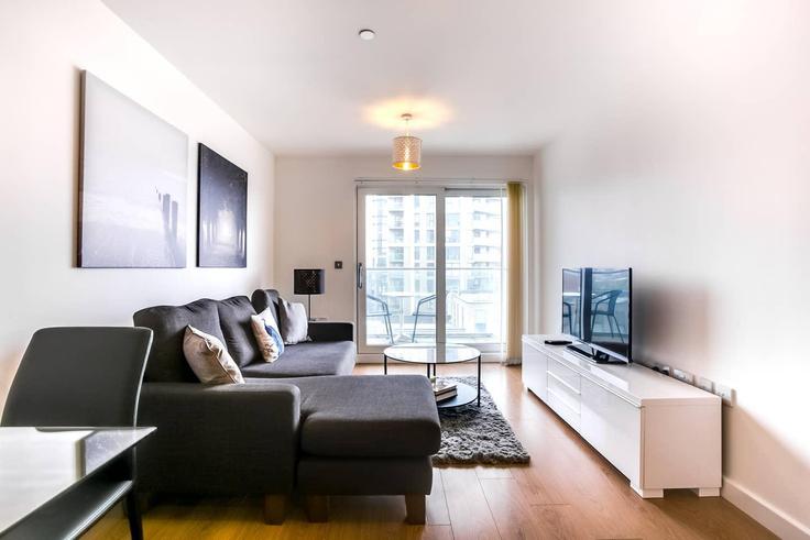 Elegant gestaltetes Wohnzimmer mit moderner Einrichtung in einer Wohnung im Building Barge Walk - guestready-uk - 1311649 - LON in Royal Borough of Greenwich, London