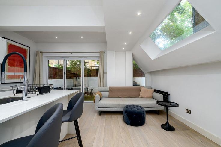 Salle de séjour élégante avec mobilier moderne dans un appartement à Building College Place - guestready-uk - 1354411 à London Borough of Camden, London Salle de séjour élégante avec mobilier moderne dans un appartement à Building College Place - guestready-uk - 1354411 à London Borough of Camden, London