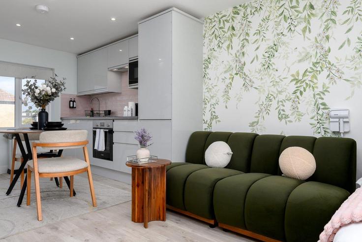 London Borough of Ealing, Greenford에 위치한 Building Perimeade Road - guestready-uk - 1496007 유닛의 세련된 인테리어가 돋보이는 거실