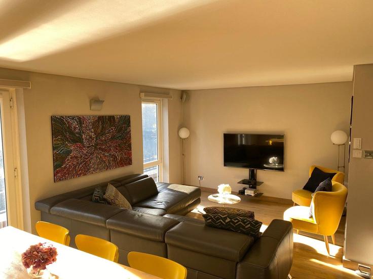 London London Borough of IslingtonのBuilding Thornhill Bridge Wharf - guestready-uk - 1366425のアパートメントにある、モダンな家具を備えたエレガントなデザインのリビングルーム