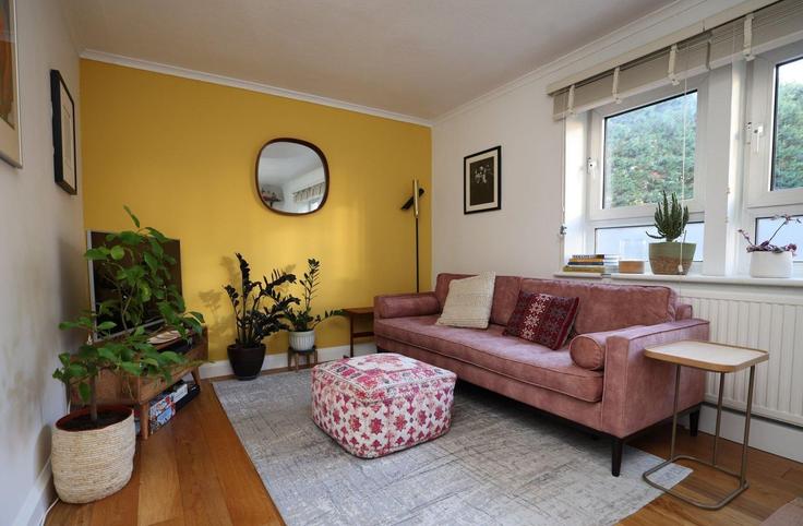 Elegant gestaltetes Wohnzimmer mit moderner Einrichtung in einer Wohnung im Building Kerrison Road - guestready-uk - 1497074 in London Borough of Newham, London