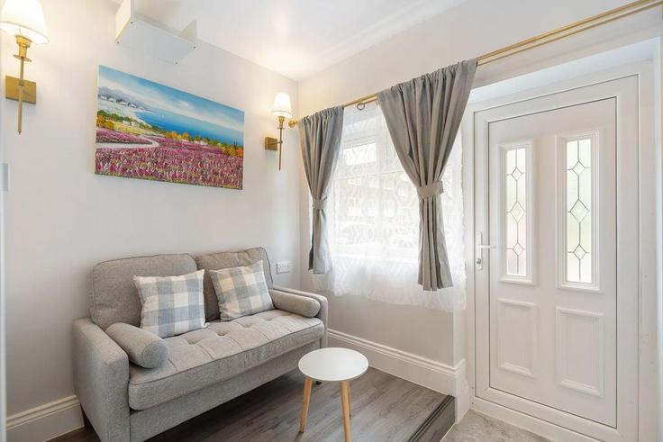 Building Capstan Square - guestready-uk - 1303149 - LON adresindeki bir dairede modern mobilyalarla zarif bir şekilde tasarlanmış oturma odası London Borough of Tower Hamlets, London