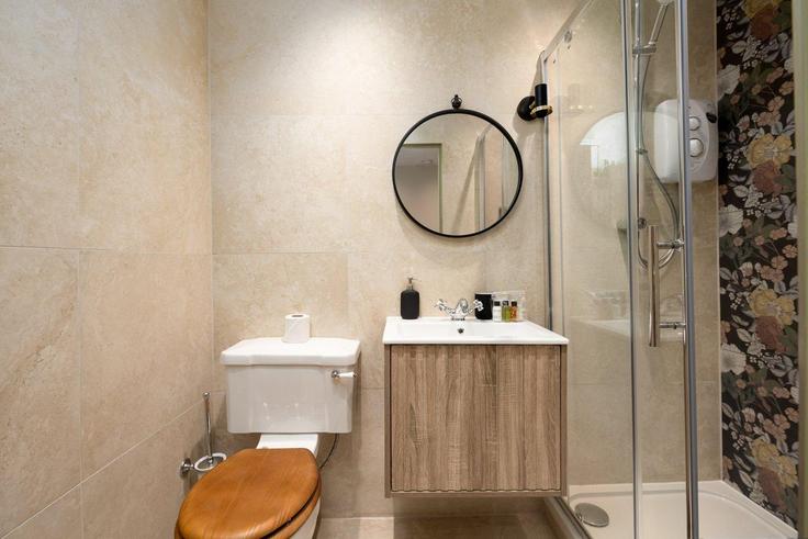 London Borough of Camden, London의 Building Chalton Street - guestready-uk - 1334511에 위치한 세련되고 감각적으로 디자인된 욕실 London Borough of Camden, London의 Building Chalton Street - guestready-uk - 1334511에 위치한 세련되고 감각적으로 디자인된 욕실