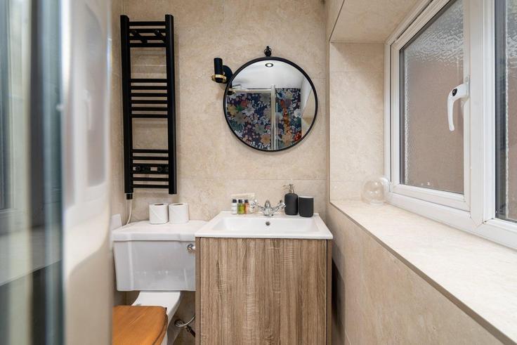 Banheiro refinado e lindamente projetado com toques sofisticados no Building Chalton Street - guestready-uk - 1303202 - LON em London Borough of Camden, London