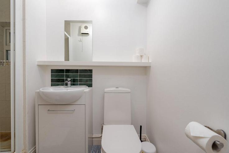 London Borough of Camden, London의 Building Dennington Park Road - guestready-uk - 1311562 - LON에 위치한 세련되고 감각적으로 디자인된 욕실