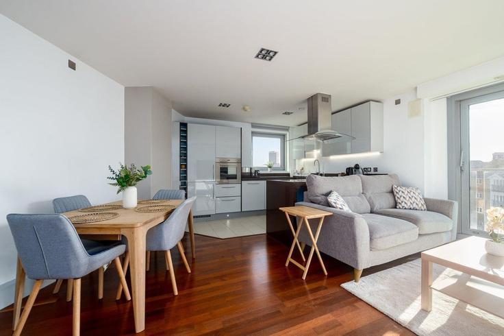 London Borough of Wandsworth, London에 위치한 Building Bridges Court Road - guestready-uk - 1311588 - LON 아파트의 세련된 인테리어가 돋보이는 거실 London Borough of Wandsworth, London에 위치한 Building Bridges Court Road - guestready-uk - 1311588 - LON 아파트의 세련된 인테리어가 돋보이는 거실