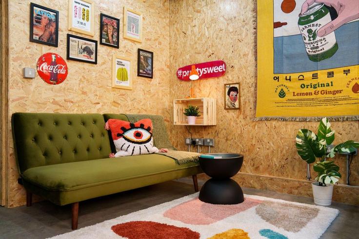 Salle de séjour élégante avec mobilier moderne dans un appartement à Building Well Street - guestready-uk - 1316269 - LON à London Borough of Hackney, London