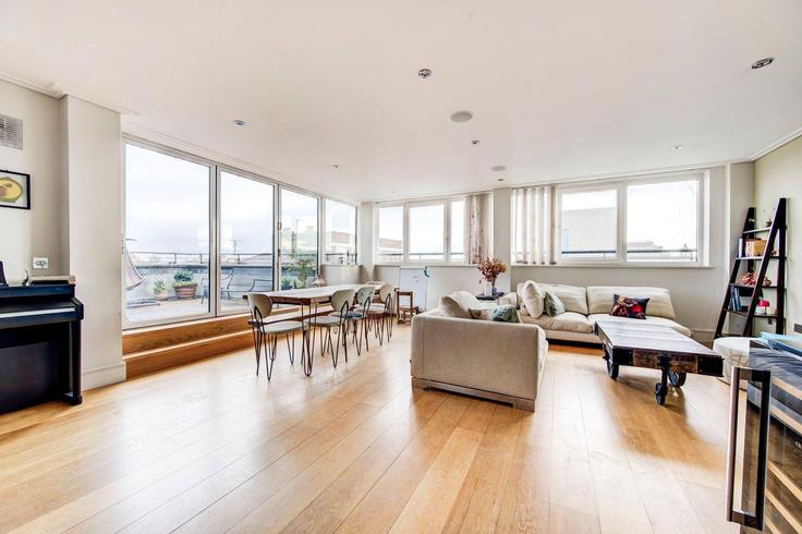 Salle de séjour élégante avec mobilier moderne dans un appartement à Building Baron Street - guestready-uk - 1311592 - LON à London Borough of Islington, London Salle de séjour élégante avec mobilier moderne dans un appartement à Building Baron Street - guestready-uk - 1311592 - LON à London Borough of Islington, London